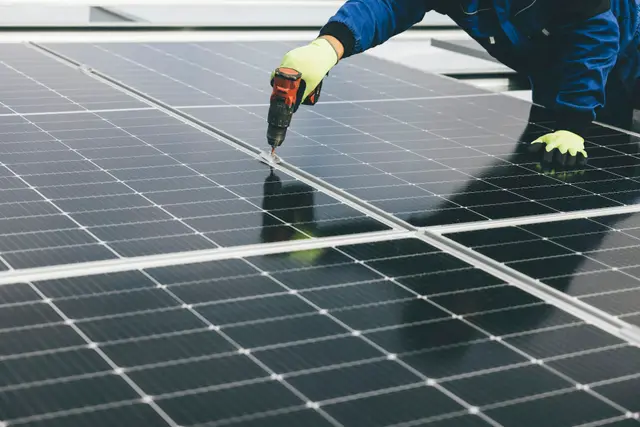 6 kWp · Residential hybrid solar system with batteries